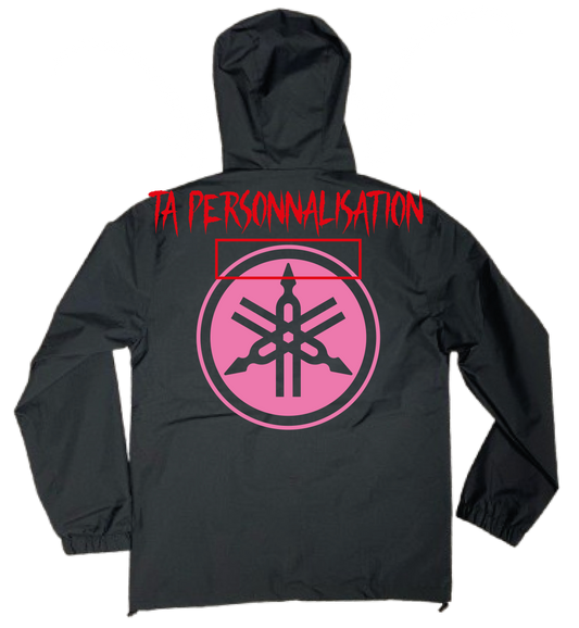 VESTE NOIRE YAMAHA ROSE + 2 PERSO ( AVANT/ARRIERE )