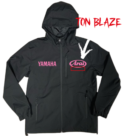 VESTE NOIRE YAMAHA ROSE + 2 PERSO ( AVANT/ARRIERE )